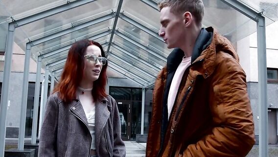 Юная рыжуля в очках трахается как развратная сучка